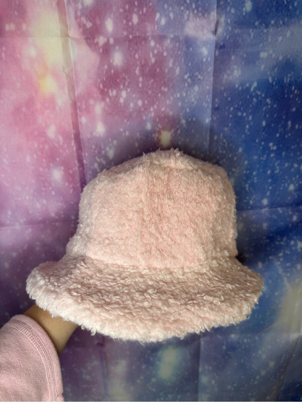 New without tags pink fuzzy bucket hat 🛍